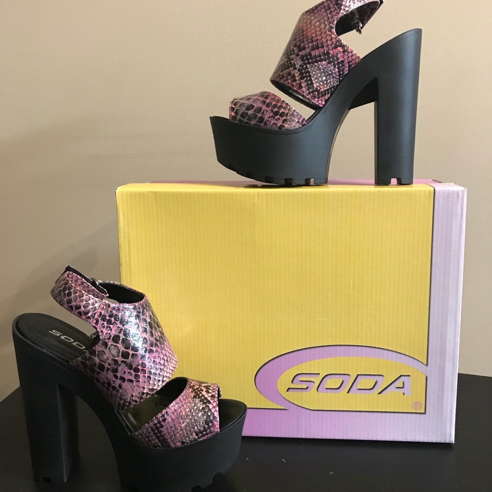 Platform sandals